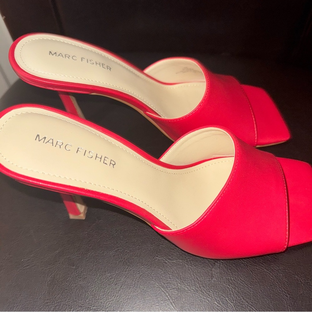 Open toe Red Heels - Picture 2 of 4
